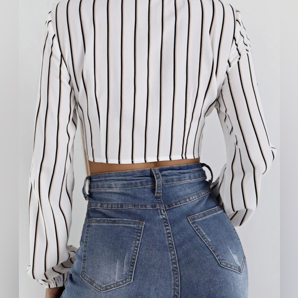 Lantern Sleeve Tie Front Stripped Crop Top - Picture 2 of 3